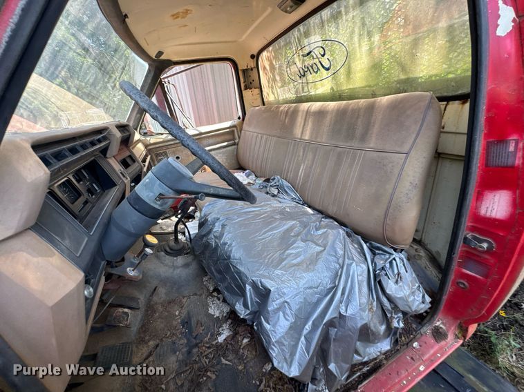 image for item DU9399 1984 Ford F700 dump truck