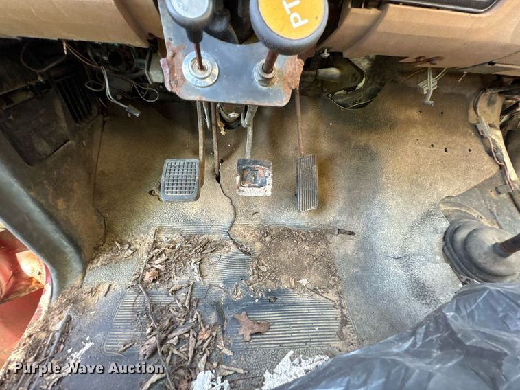 image for item DU9399 1984 Ford F700 dump truck