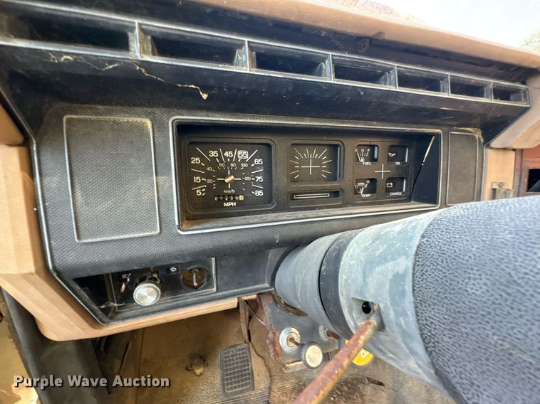 image for item DU9399 1984 Ford F700 dump truck