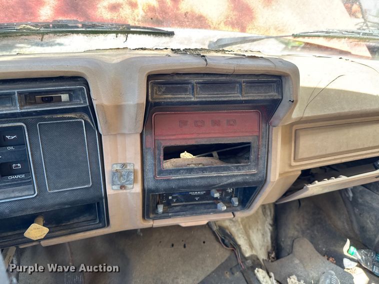 image for item DU9399 1984 Ford F700 dump truck