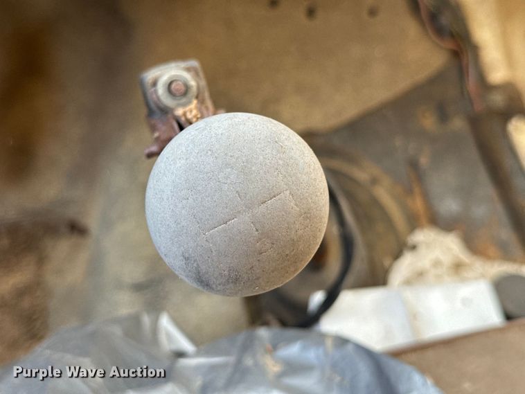 image for item DU9399 1984 Ford F700 dump truck