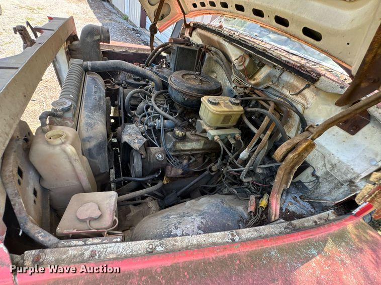 image for item DU9399 1984 Ford F700 dump truck