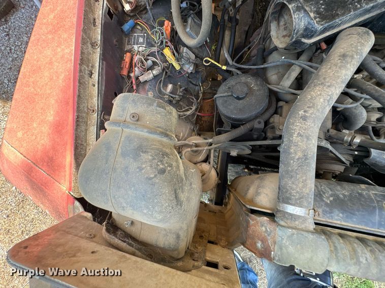 image for item DU9399 1984 Ford F700 dump truck