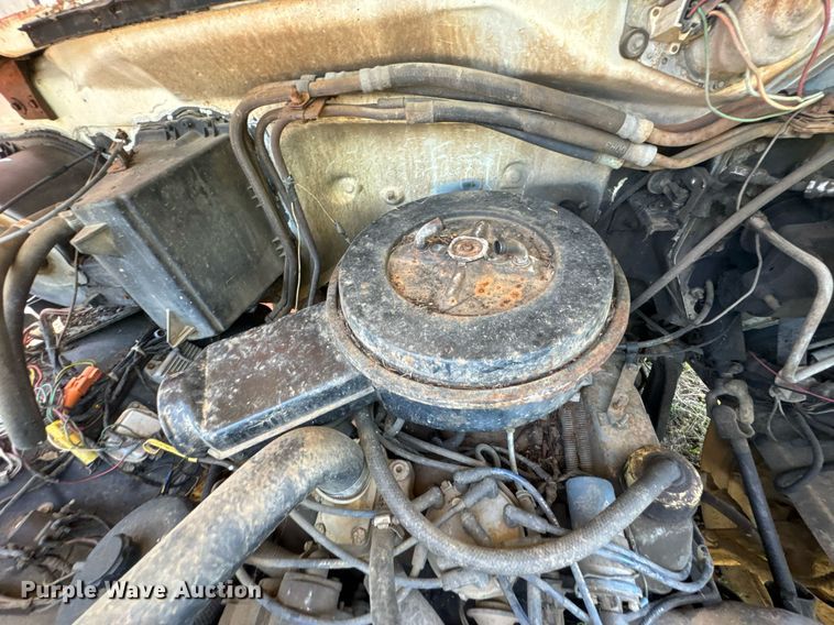 image for item DU9399 1984 Ford F700 dump truck