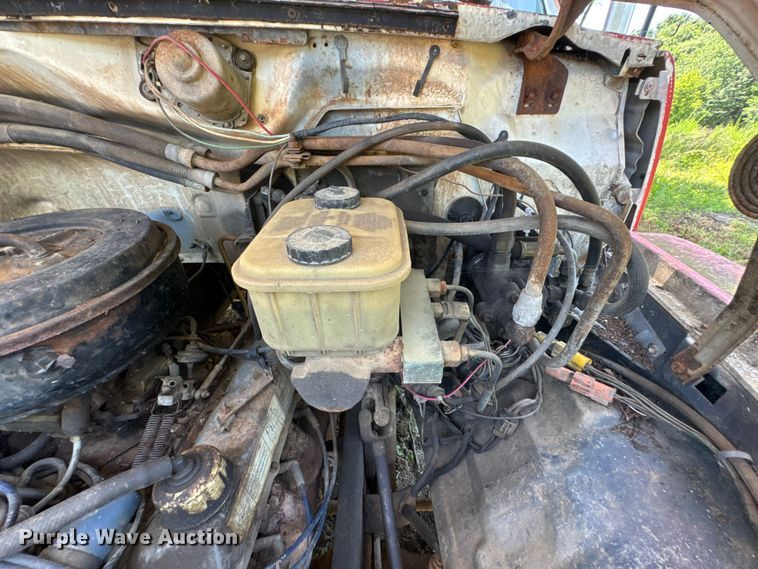 image for item DU9399 1984 Ford F700 dump truck