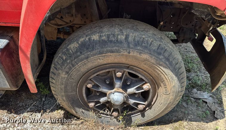 image for item DU9399 1984 Ford F700 dump truck