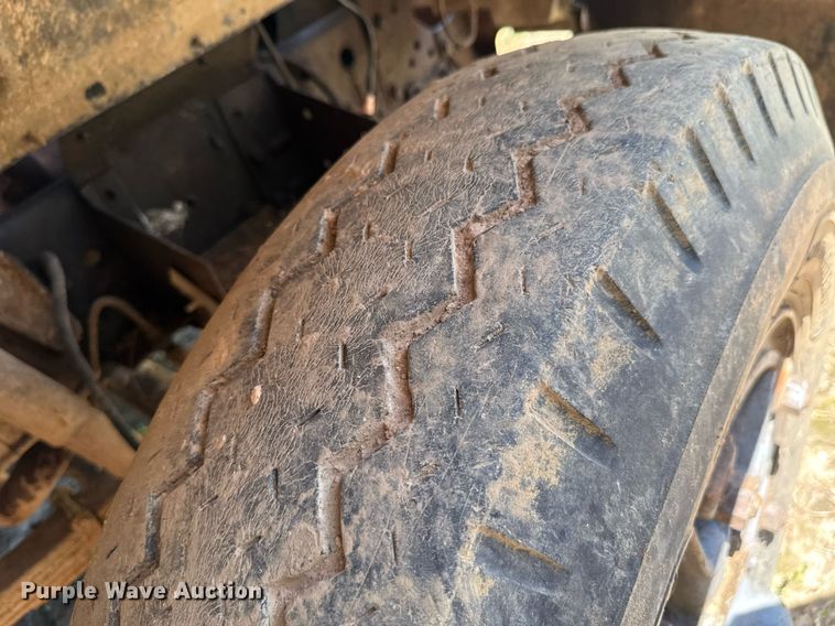 image for item DU9399 1984 Ford F700 dump truck