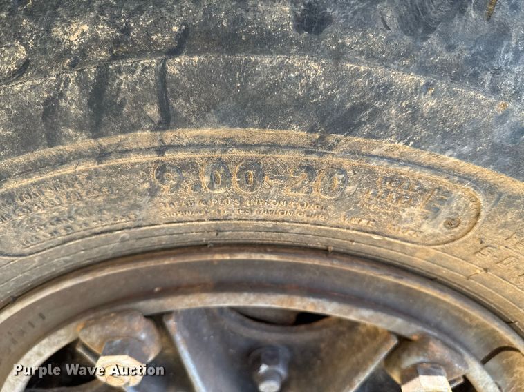 image for item DU9399 1984 Ford F700 dump truck