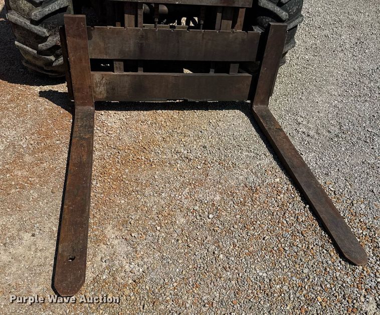 image for item DU9440 1997 Mastercraft S8PFW7 forklift