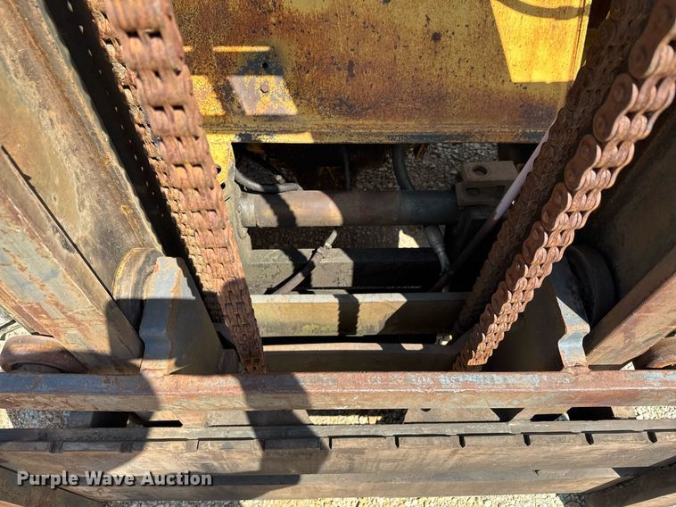 image for item DU9440 1997 Mastercraft S8PFW7 forklift