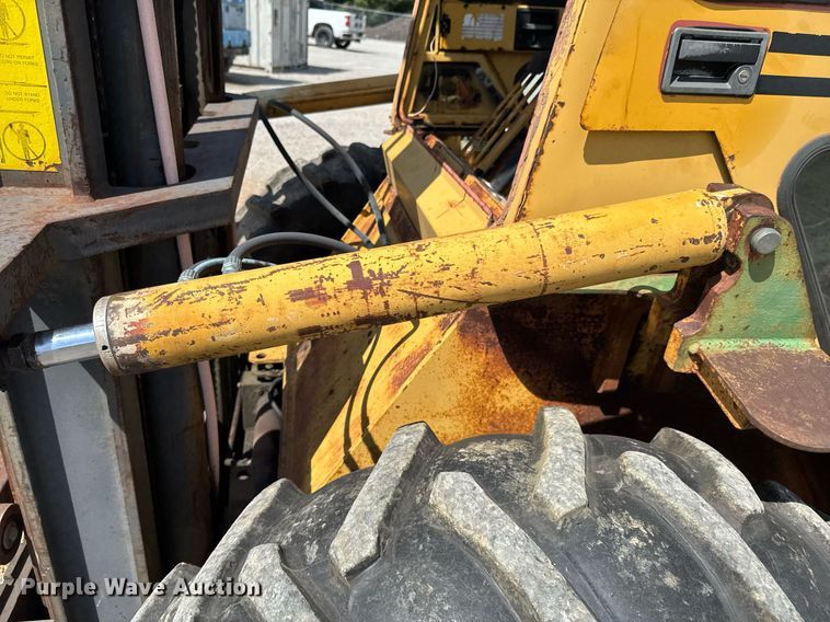 image for item DU9440 1997 Mastercraft S8PFW7 forklift