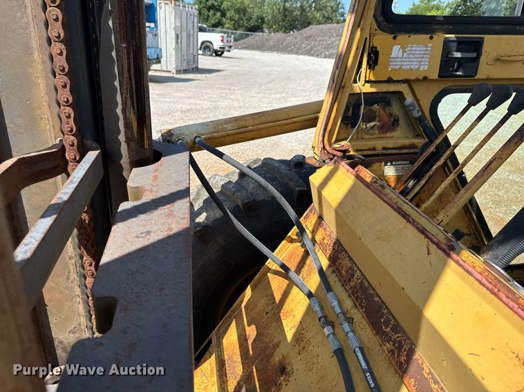 image for item DU9440 1997 Mastercraft S8PFW7 forklift