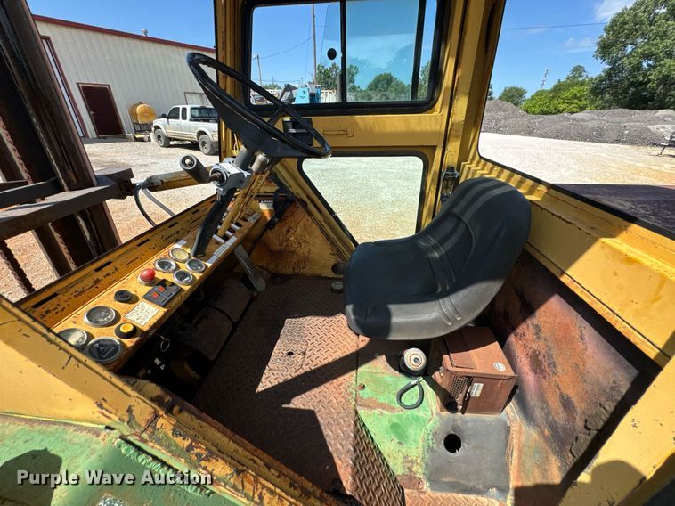 image for item DU9440 1997 Mastercraft S8PFW7 forklift