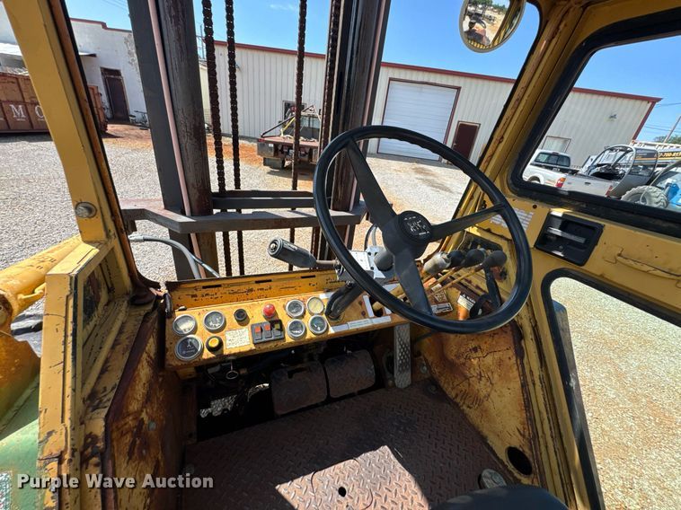 image for item DU9440 1997 Mastercraft S8PFW7 forklift