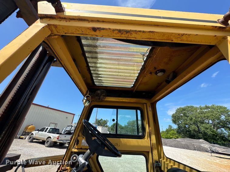 image for item DU9440 1997 Mastercraft S8PFW7 forklift