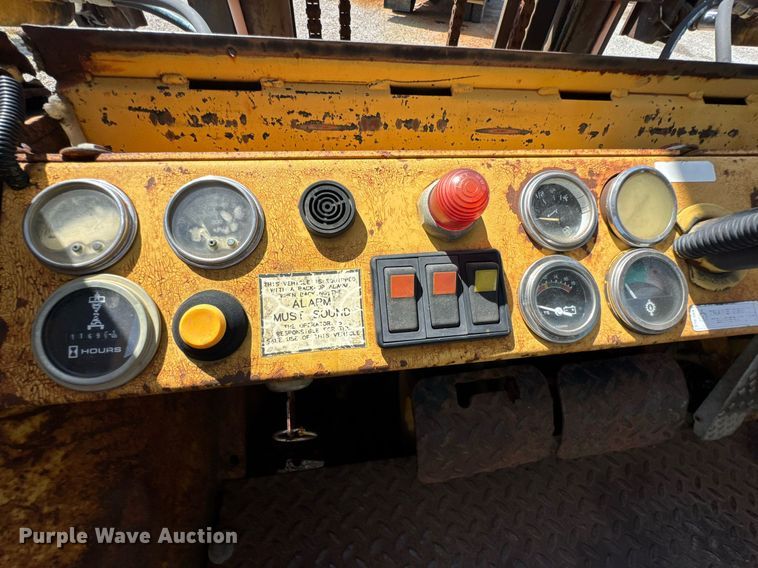 image for item DU9440 1997 Mastercraft S8PFW7 forklift