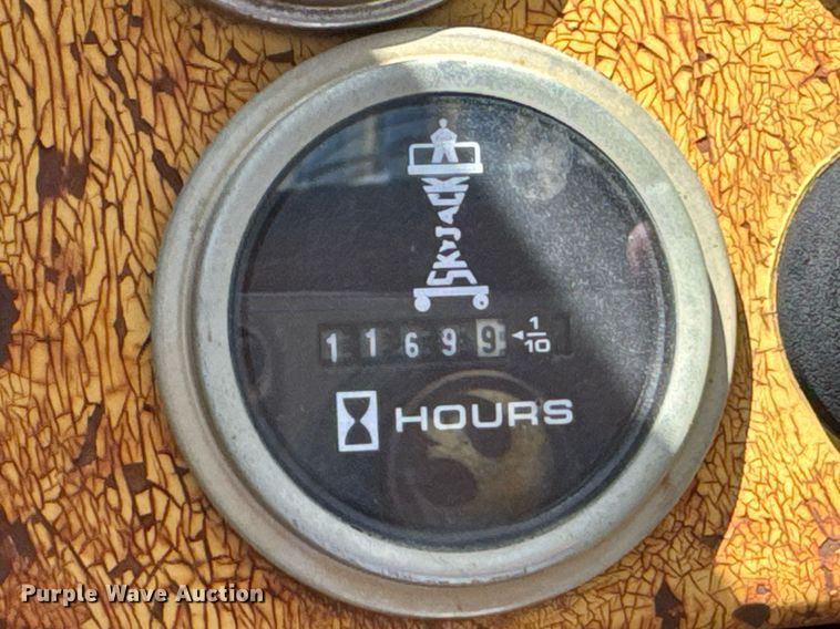 image for item DU9440 1997 Mastercraft S8PFW7 forklift