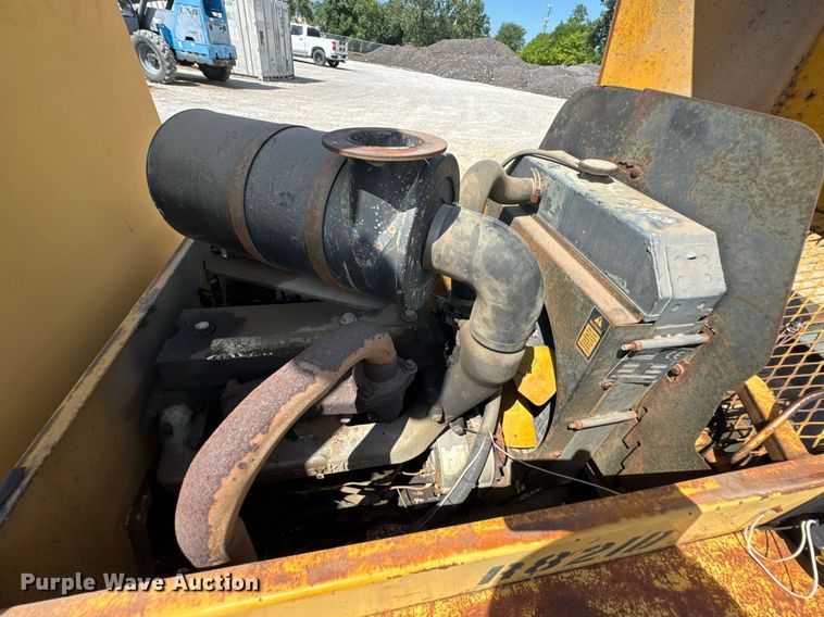 image for item DU9440 1997 Mastercraft S8PFW7 forklift