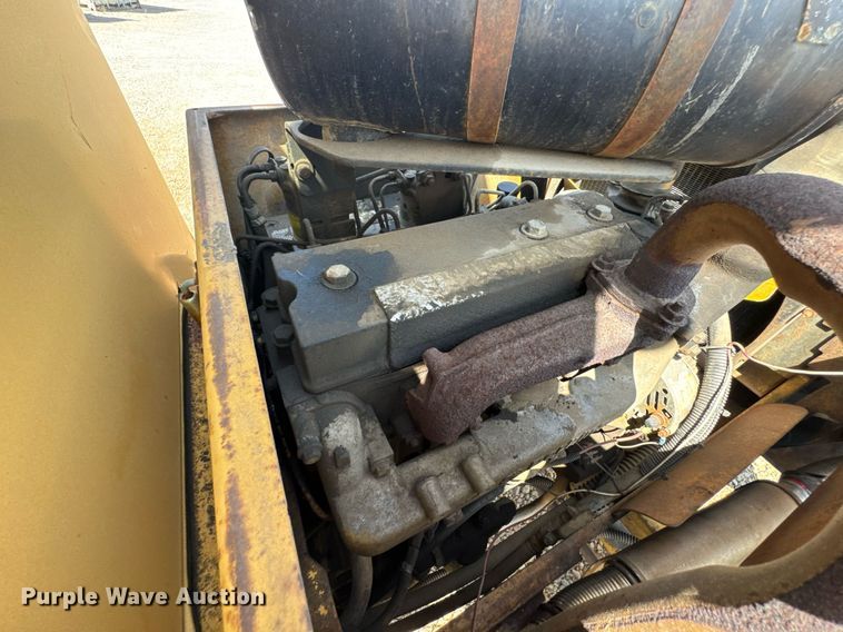 image for item DU9440 1997 Mastercraft S8PFW7 forklift