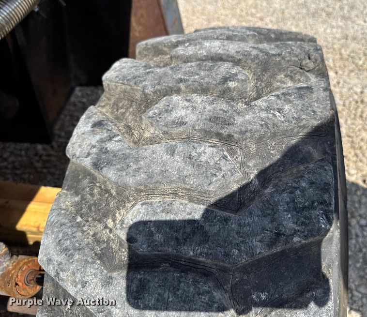 image for item DU9440 1997 Mastercraft S8PFW7 forklift