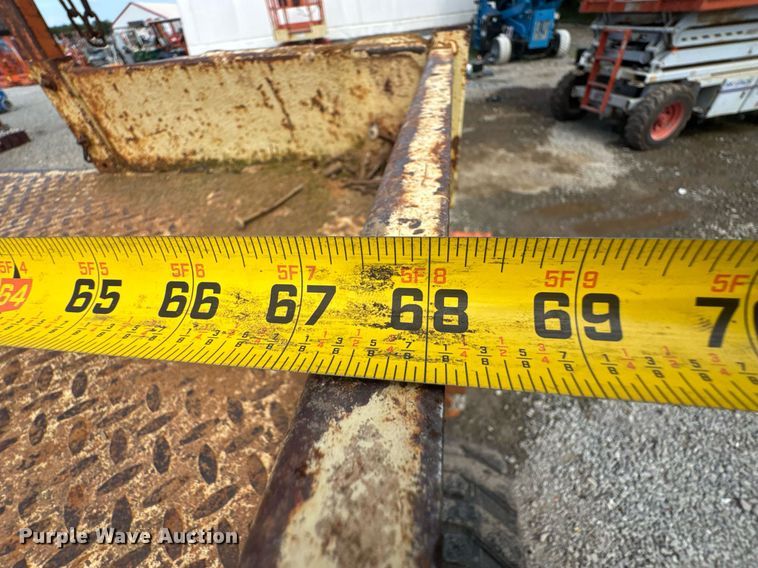 image for item DU9441 2001 JLG 33RTS scissor lift