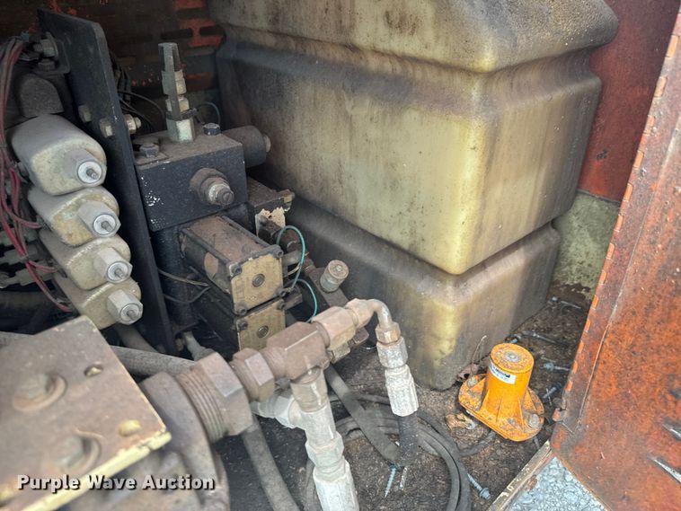 image for item DU9441 2001 JLG 33RTS scissor lift