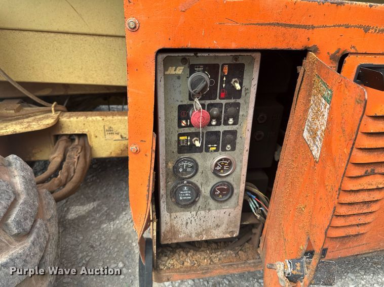 image for item DU9441 2001 JLG 33RTS scissor lift