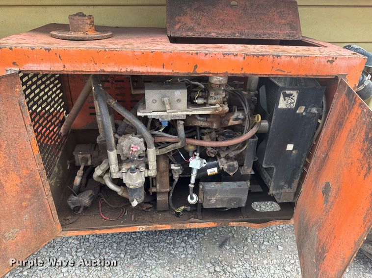 image for item DU9441 2001 JLG 33RTS scissor lift