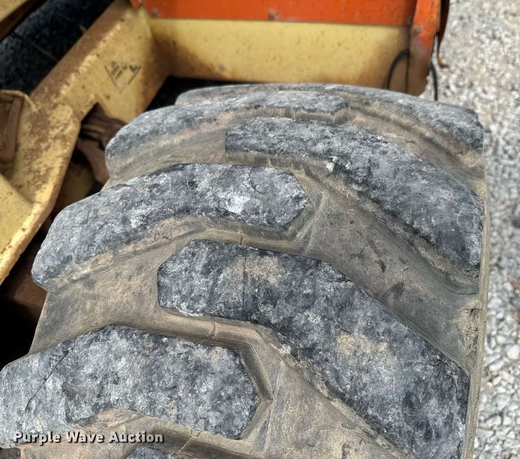 image for item DU9441 2001 JLG 33RTS scissor lift