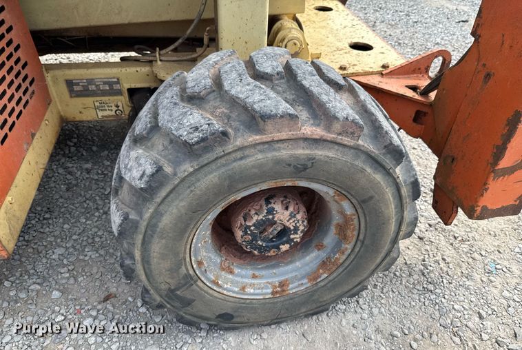 image for item DU9441 2001 JLG 33RTS scissor lift