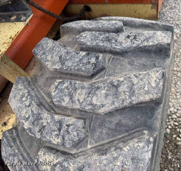 image for item DU9441 2001 JLG 33RTS scissor lift