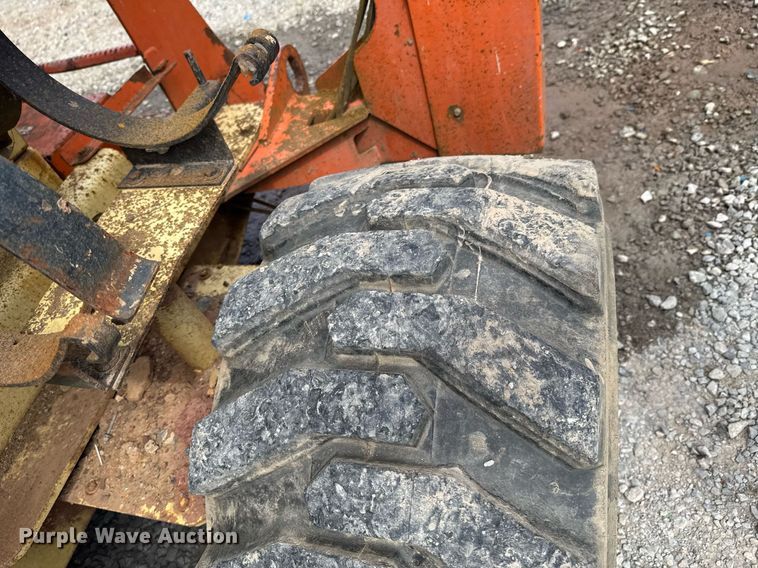 image for item DU9441 2001 JLG 33RTS scissor lift