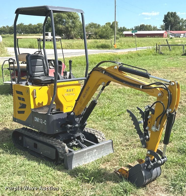 EXCAVADORA 2024 AGT DM12C