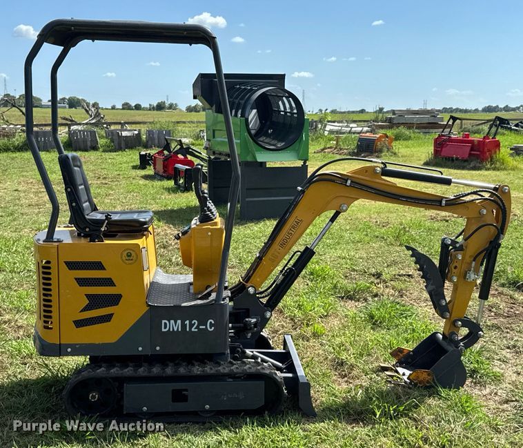 EXCAVADORA 2024 AGT DM12C