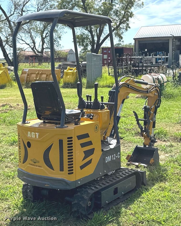EXCAVADORA 2024 AGT DM12C