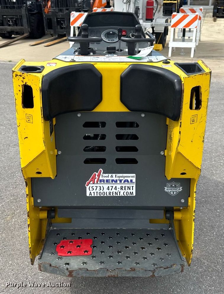 image for item DW3398 2021 Wacker-Neuson SM100 compact utility loader