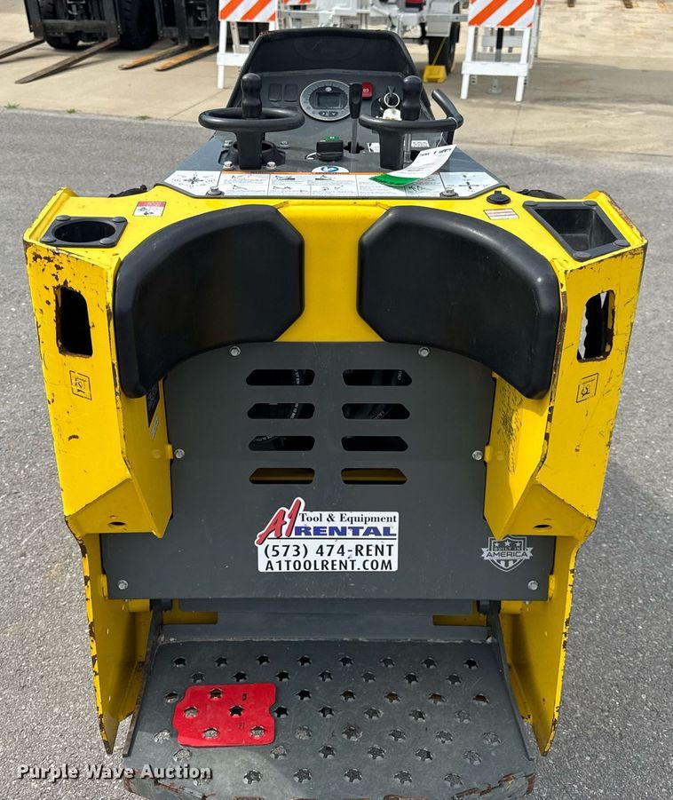 image for item DW3398 2021 Wacker-Neuson SM100 compact utility loader