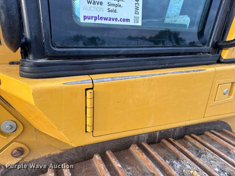 image for item DW3410 2016 Caterpillar 963K track loader