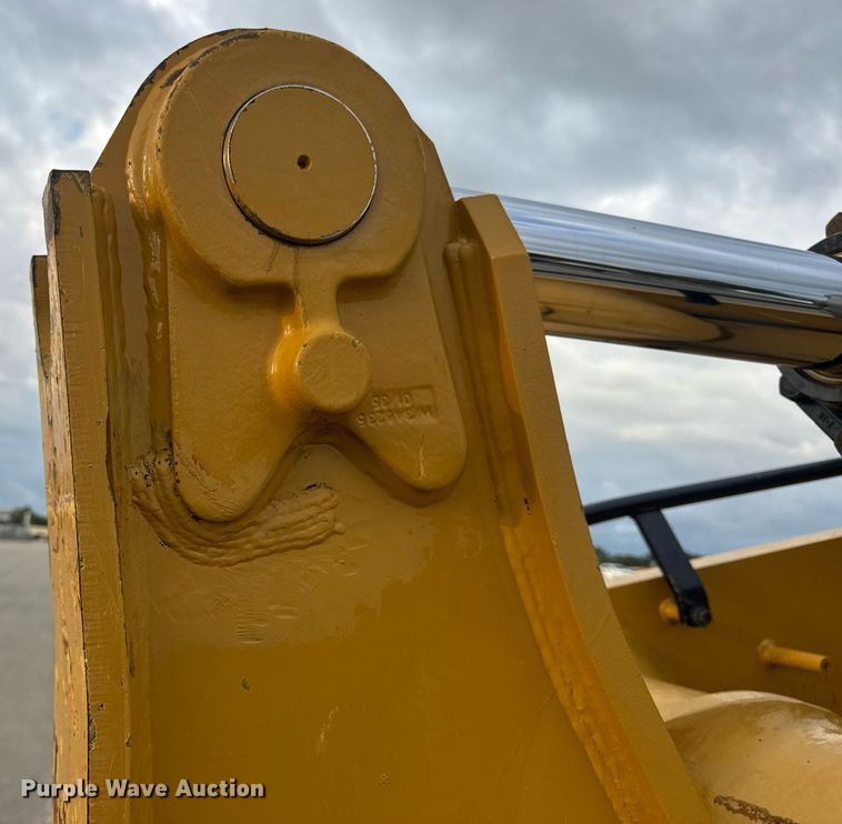 image for item DW3410 2016 Caterpillar 963K track loader