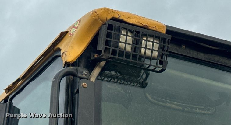 image for item DW3410 2016 Caterpillar 963K track loader