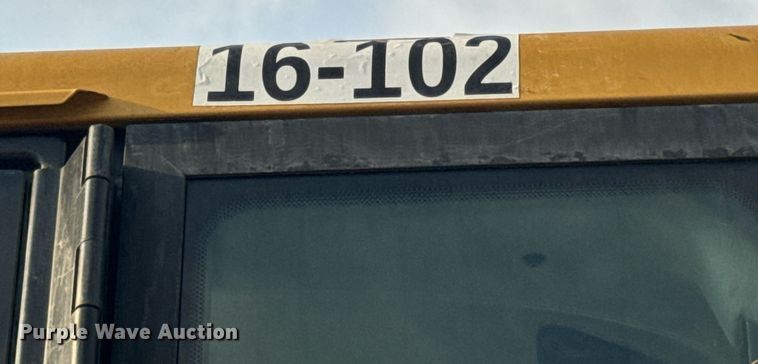 image for item DW3410 2016 Caterpillar 963K track loader