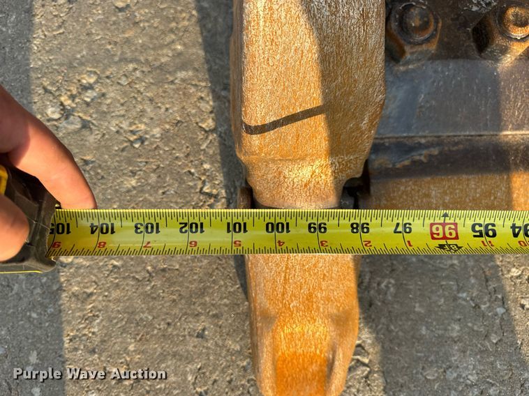 image for item DW3410 2016 Caterpillar 963K track loader