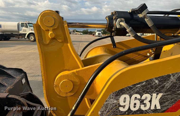 image for item DW3410 2016 Caterpillar 963K track loader