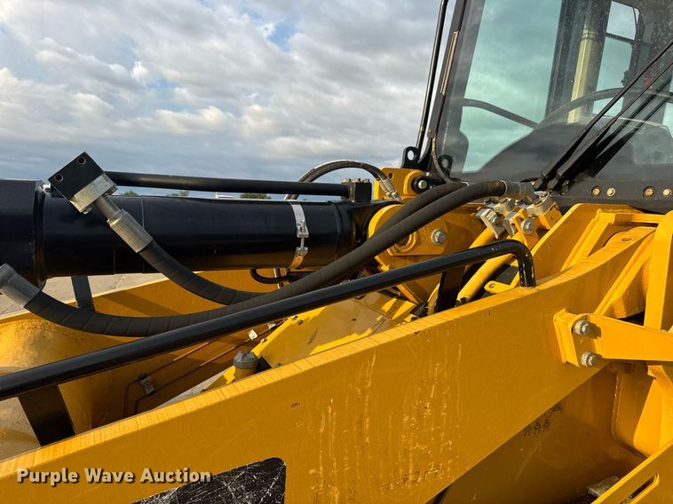 image for item DW3410 2016 Caterpillar 963K track loader