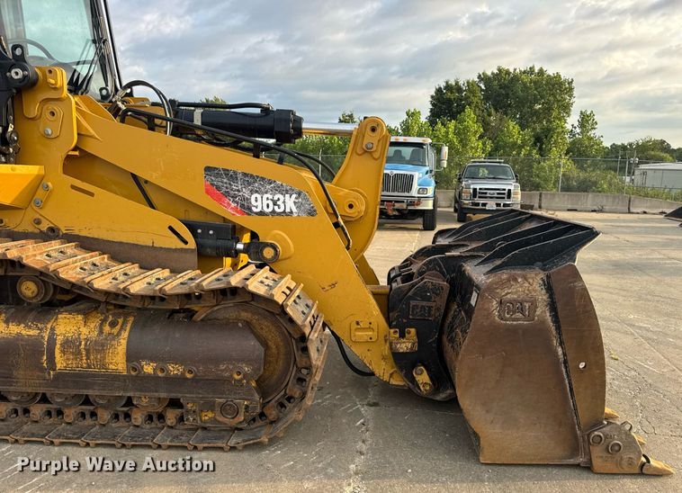image for item DW3410 2016 Caterpillar 963K track loader