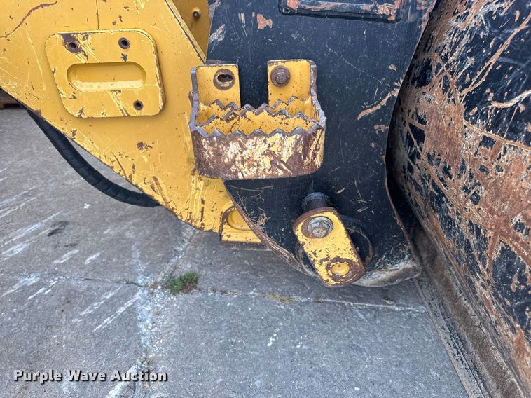 image for item DW3410 2016 Caterpillar 963K track loader