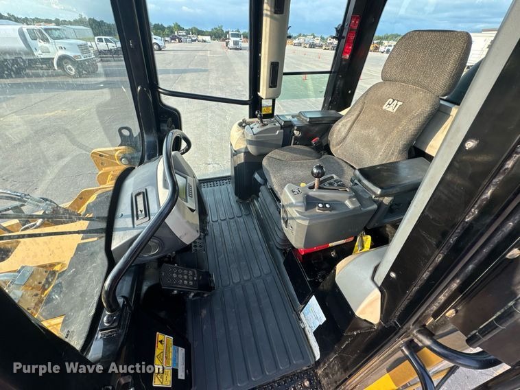 image for item DW3410 2016 Caterpillar 963K track loader