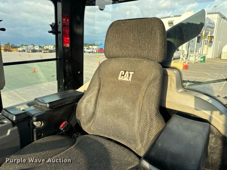 image for item DW3410 2016 Caterpillar 963K track loader