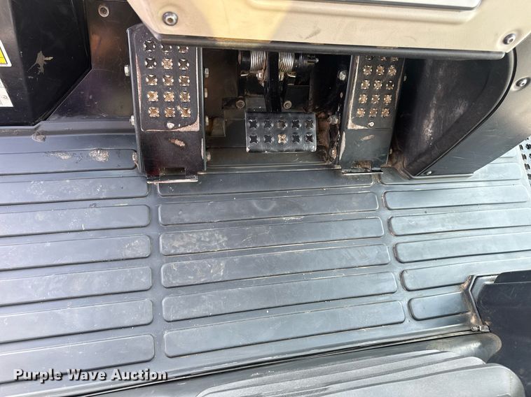 image for item DW3410 2016 Caterpillar 963K track loader