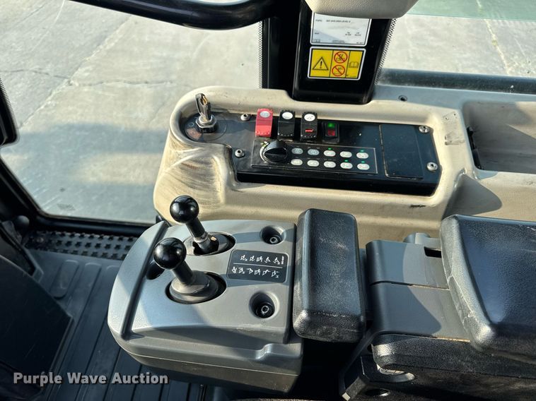 image for item DW3410 2016 Caterpillar 963K track loader